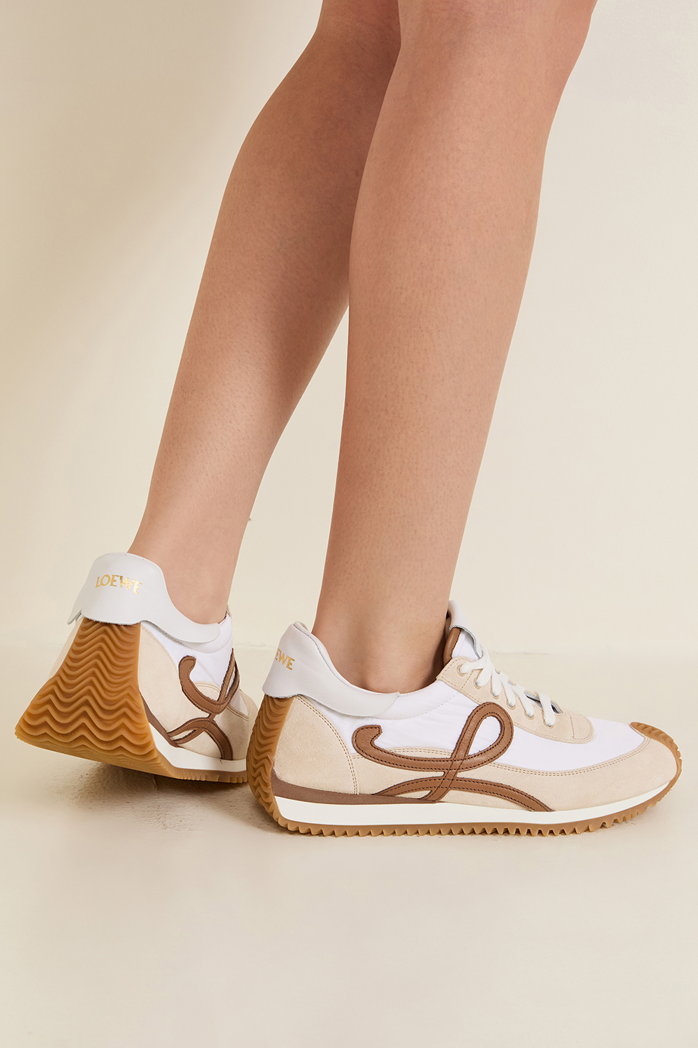 תמונת כל הלוק של סניקרס